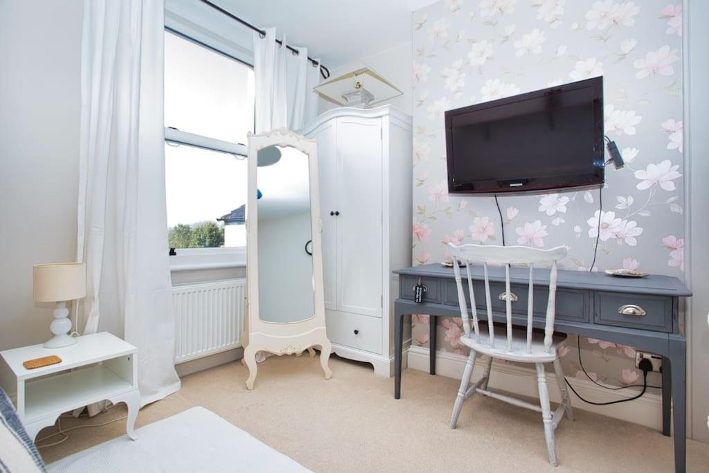 Restful And Cosy 4 Bed Home Minutes From The Beach Sandgate Zewnętrze zdjęcie
