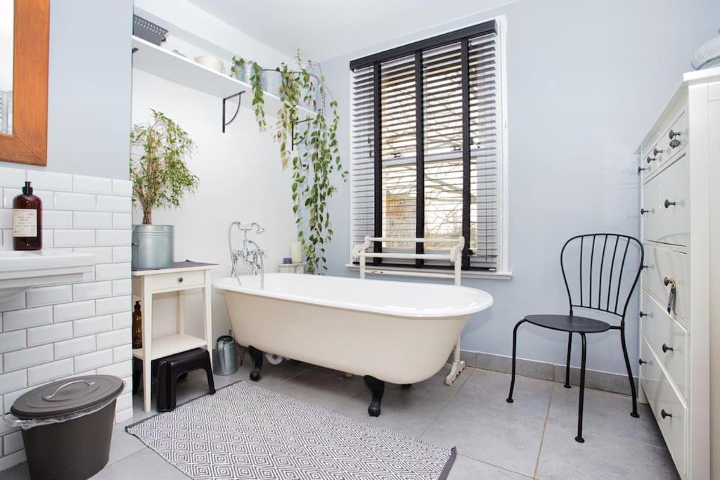 Restful And Cosy 4 Bed Home Minutes From The Beach Sandgate Zewnętrze zdjęcie